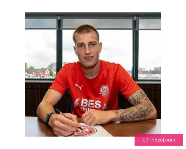 官方曼联本内特加盟弗利特伍德